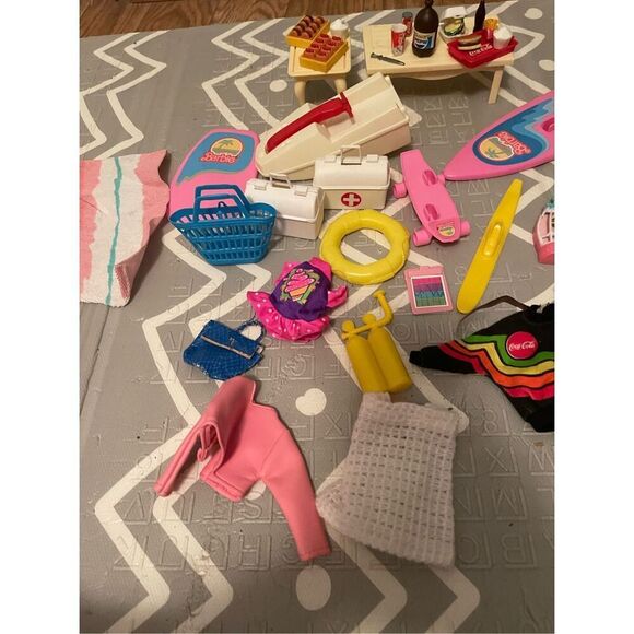 Vintage Barbies & Vintage Clothes & Vintage Accessories Big Lot - Picture 9 of 16